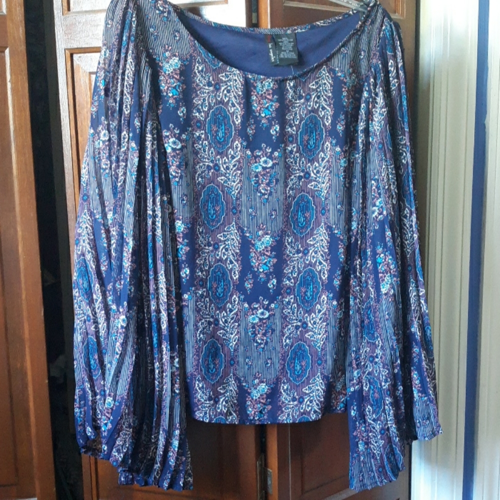 Fire Los Angeles Wide Long Sleeves Blouse!